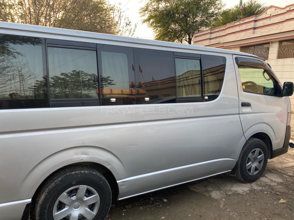 Toyota Hiace 2011 for Sale in Rawalpindi Toyota Hiace 2011 for Sale in Rawalpindi Image-9