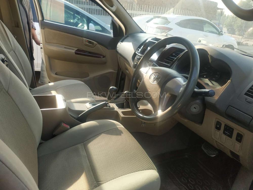 Toyota Hilux 2013 for Sale in Peshawar Toyota Hilux 2013 for Sale in Peshawar Image-6