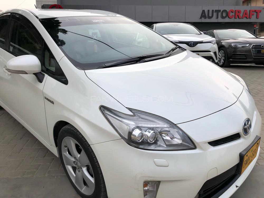 Toyota Prius 2014 for Sale in Karachi Toyota Prius 2014 for Sale in Karachi Image-2