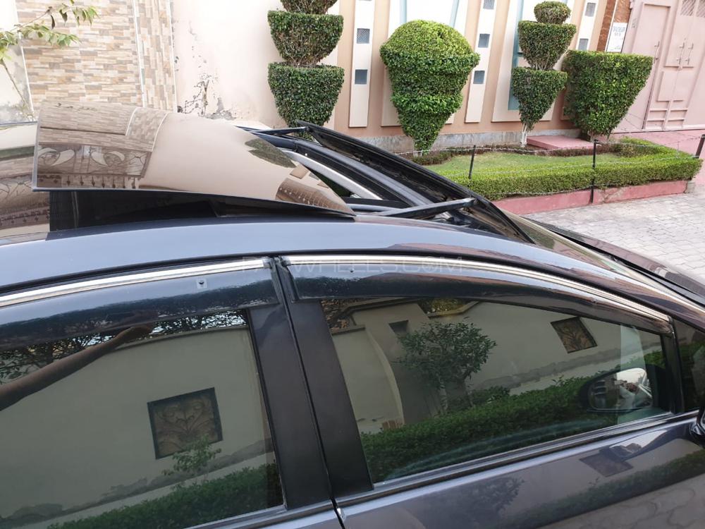 Toyota Prius 2010 for Sale in Lahore Toyota Prius 2010 for Sale in Lahore Image-5