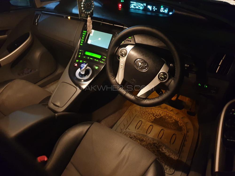 Toyota Prius 2010 for Sale in Lahore Toyota Prius 2010 for Sale in Lahore Image-7