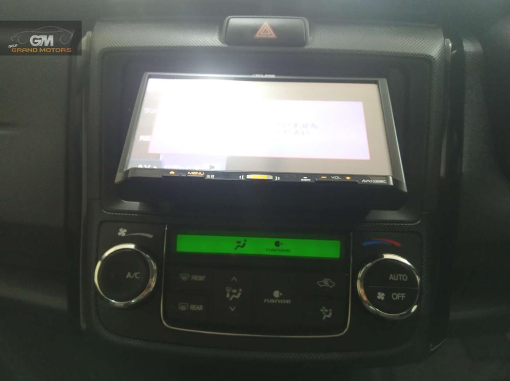 Toyota Corolla Axio 2016 for Sale in Karachi Toyota Corolla Axio 2016 for Sale in Karachi Image-4