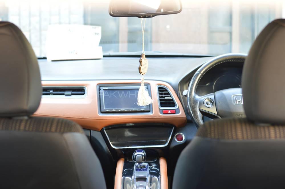 Honda Vezel 2015 for Sale in Karachi Honda Vezel 2015 for Sale in Karachi Image-11