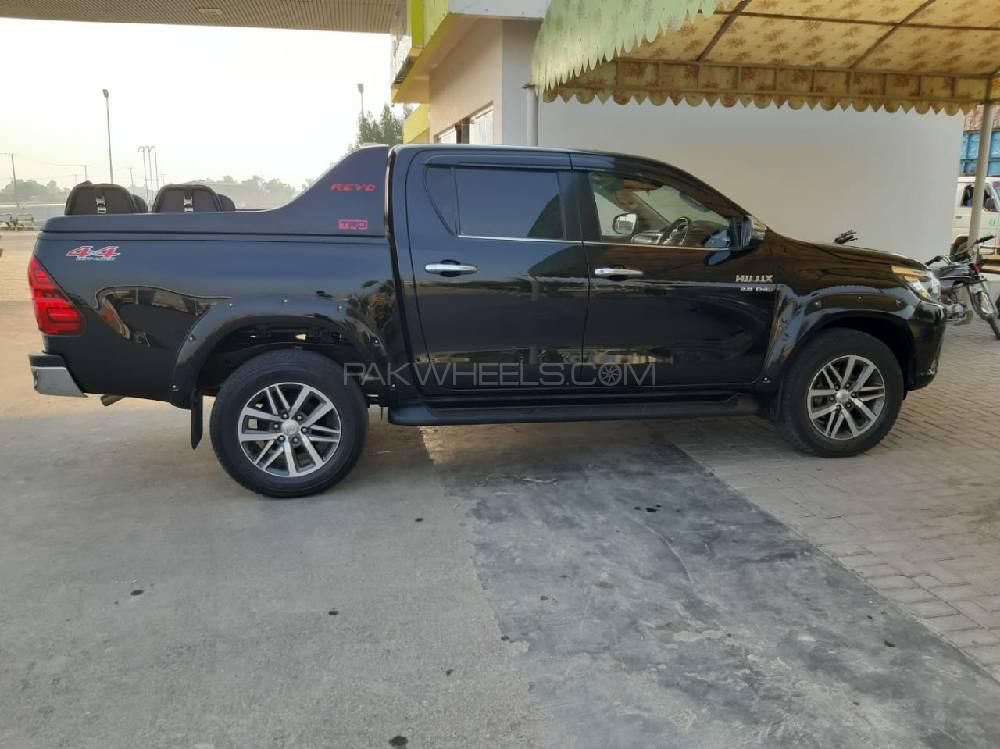 Toyota Hilux 2018 for Sale in Liaqat Pur Image-1