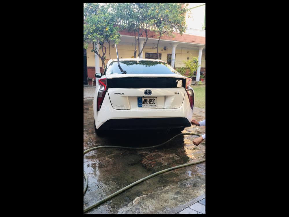 Toyota Prius 2016 for Sale in Nowshera Image-1