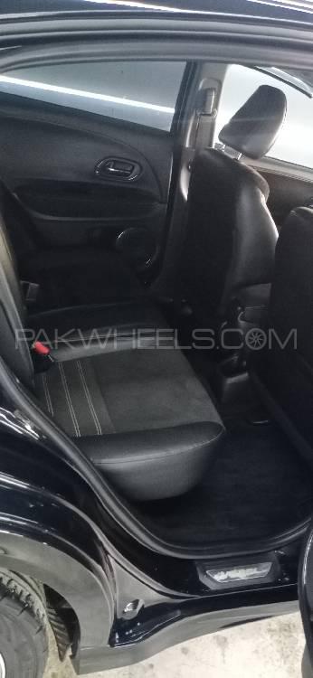 Honda Vezel 2016 for Sale in Peshawar Honda Vezel 2016 for Sale in Peshawar Image-4