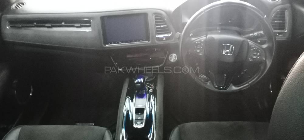 Honda Vezel 2016 for Sale in Peshawar Honda Vezel 2016 for Sale in Peshawar Image-3