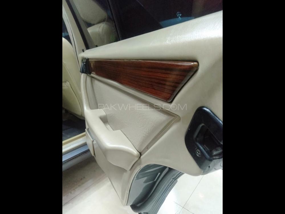 Mercedes Benz 250 D 1990 for Sale in Peshawar Mercedes Benz 250 D 1990 for Sale in Peshawar Image-10