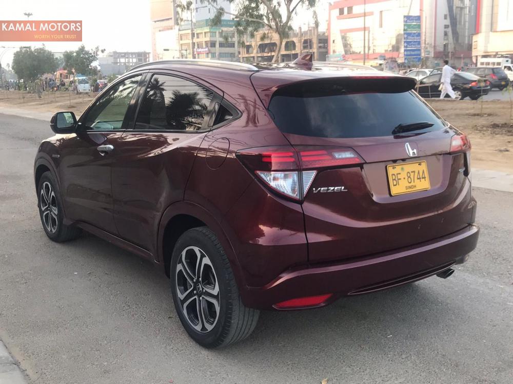 Honda Vezel 2015 for Sale in Karachi Honda Vezel 2015 for Sale in Karachi Image-2