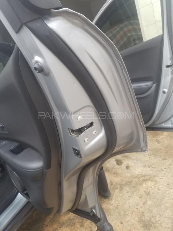 Honda Vezel 2014 for Sale in Sialkot Honda Vezel 2014 for Sale in Sialkot Image-12