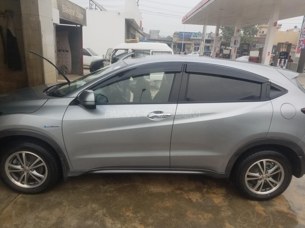 Honda Vezel 2014 for Sale in Sialkot Honda Vezel 2014 for Sale in Sialkot Image-4
