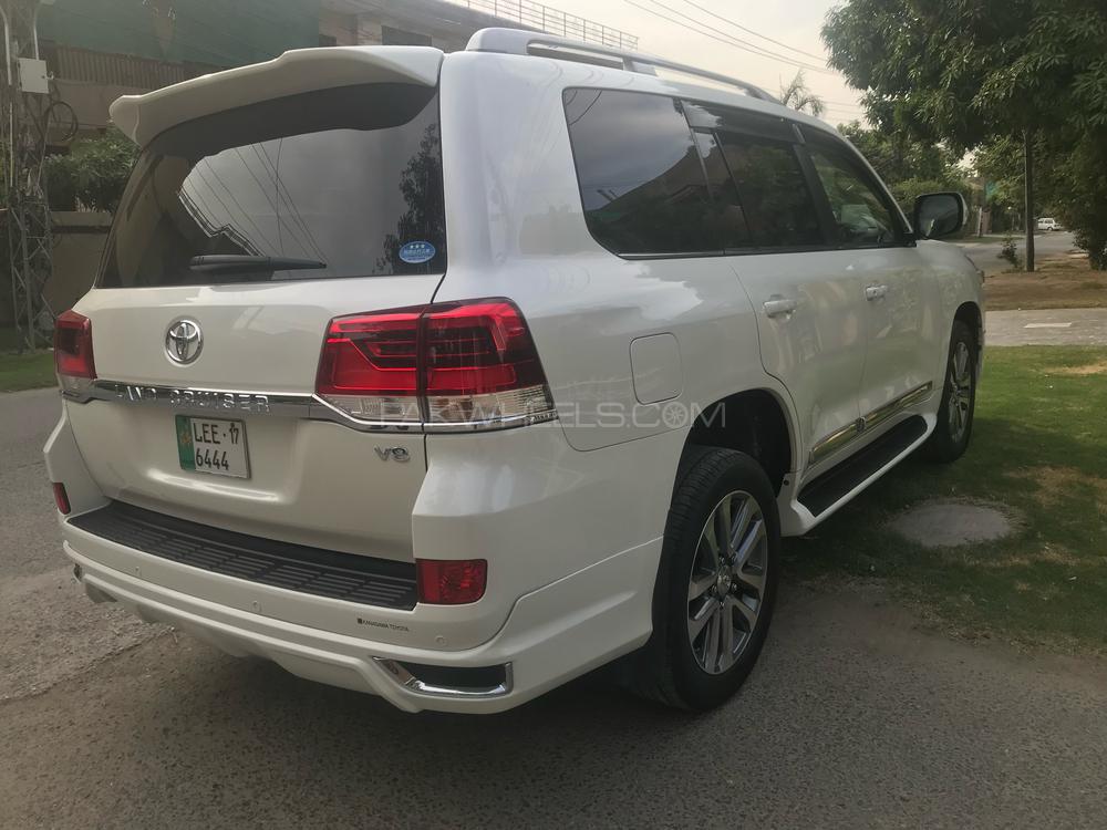 Toyota Land Cruiser 2017 for Sale in Lahore Toyota Land Cruiser 2017 for Sale in Lahore Image-6