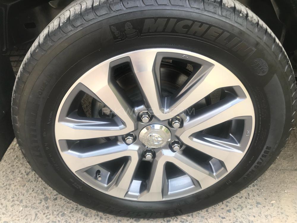 Toyota Land Cruiser 2017 for Sale in Lahore Toyota Land Cruiser 2017 for Sale in Lahore Image-8