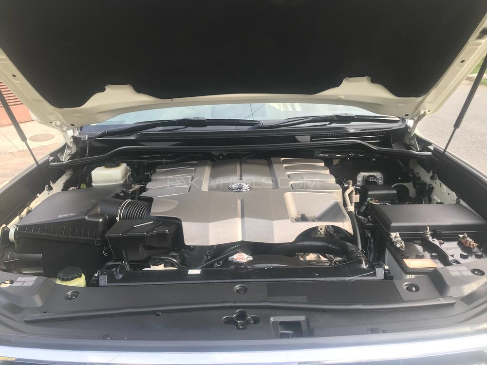 Toyota Land Cruiser 2017 for Sale in Lahore Toyota Land Cruiser 2017 for Sale in Lahore Image-14