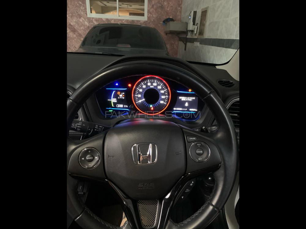 Honda Vezel 2015 for Sale in Peshawar Honda Vezel 2015 for Sale in Peshawar Image-7