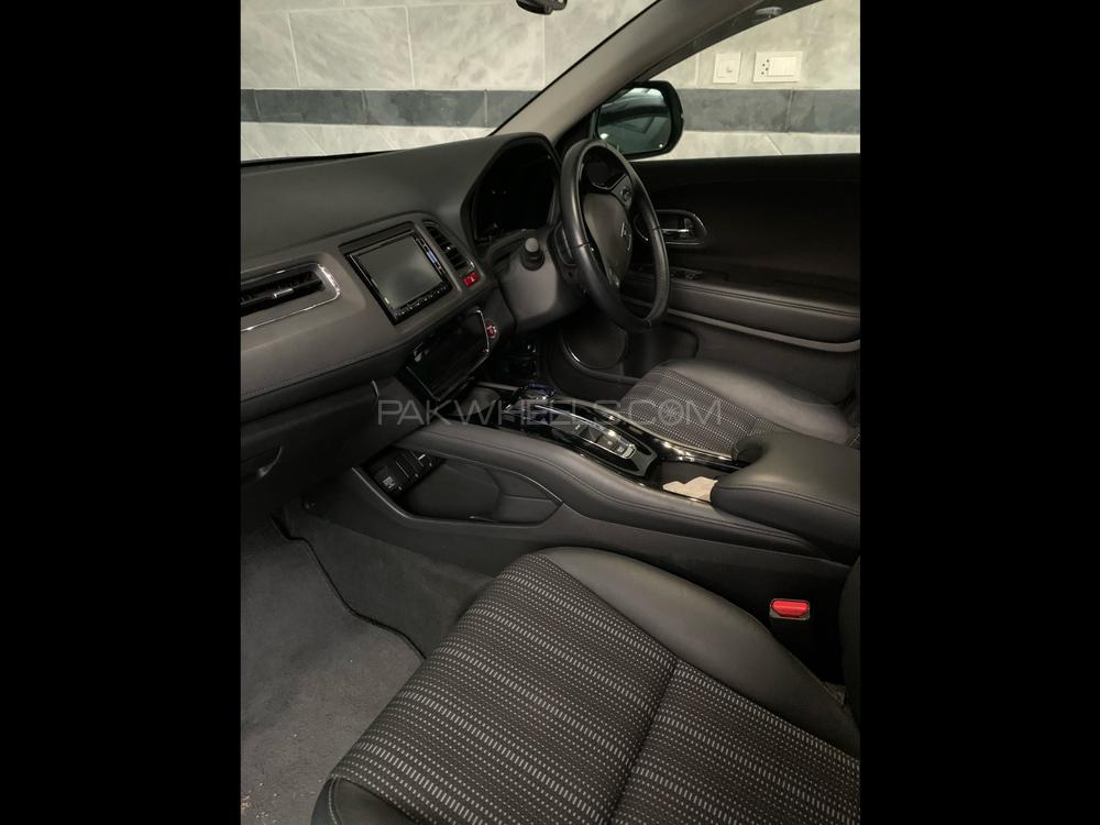 Honda Vezel 2015 for Sale in Peshawar Honda Vezel 2015 for Sale in Peshawar Image-9