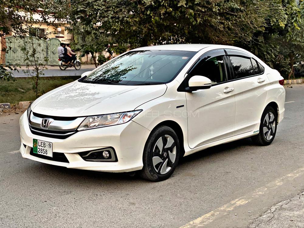 Honda Grace Hybrid 2015 for Sale in Lahore Honda Grace Hybrid 2015 for Sale in Lahore Image-3