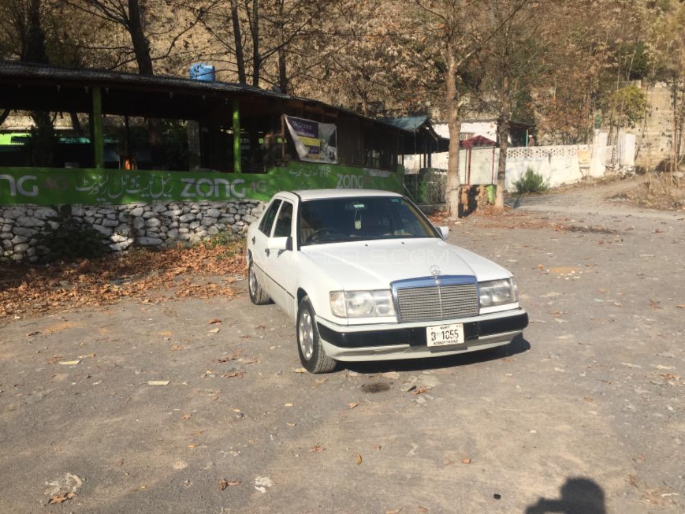 Mercedes Benz E Class 1993 for Sale in Abbottabad Image-1