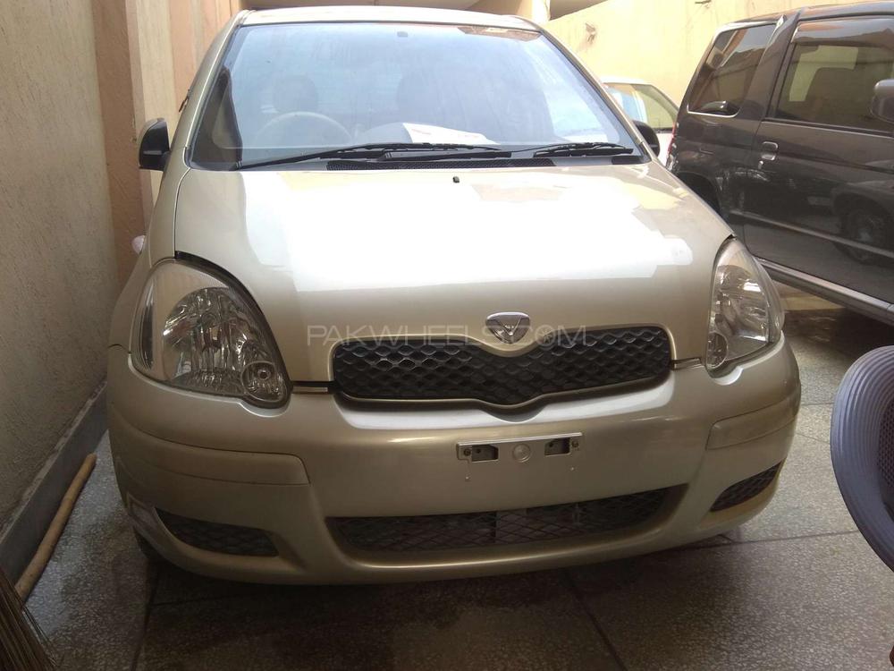Toyota Vitz 2004 for Sale in Lahore Image-1