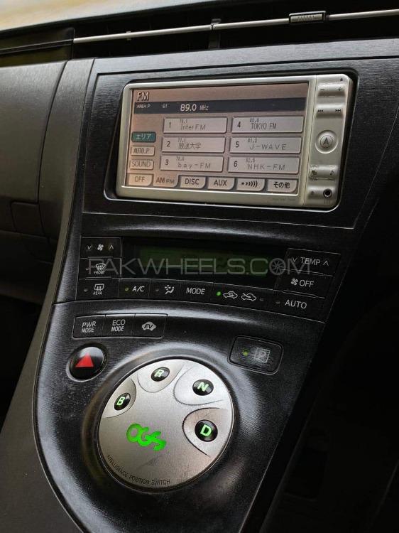 Toyota Prius 2010 for Sale in Karachi Toyota Prius 2010 for Sale in Karachi Image-3