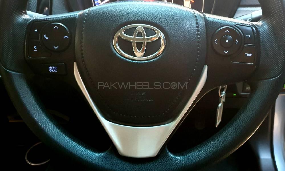 Toyota Corolla Axio 2015 for Sale in Karachi Toyota Corolla Axio 2015 for Sale in Karachi Image-13