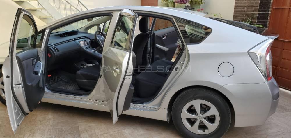 Toyota Prius 2014 for Sale in Karachi Toyota Prius 2014 for Sale in Karachi Image-5