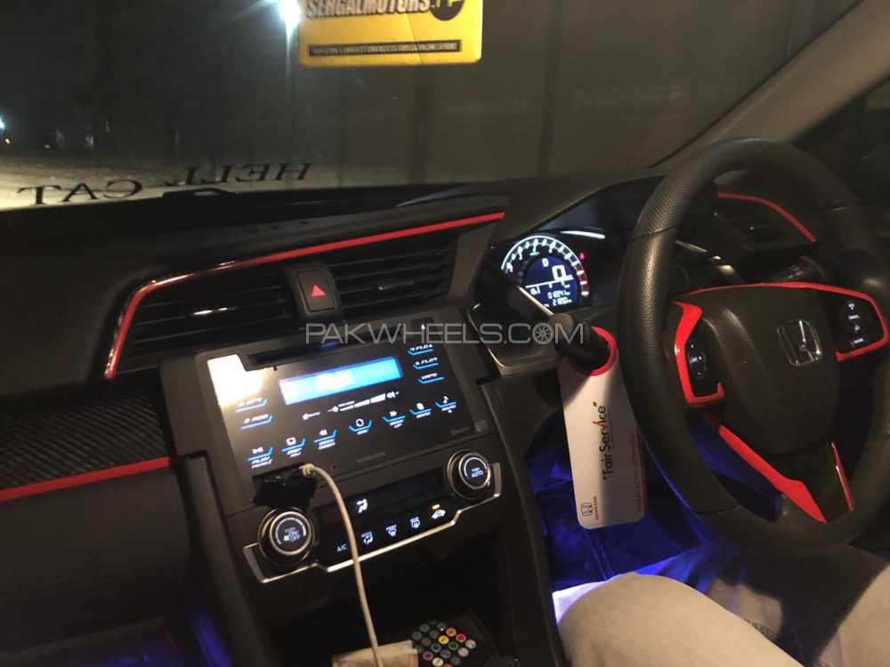 Honda Civic - 2018  Honda Civic - 2018  Image-3