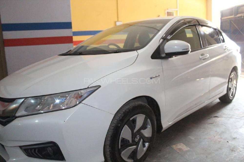 Honda Grace Hybrid 2015 for Sale in Peshawar Honda Grace Hybrid 2015 for Sale in Peshawar Image-5