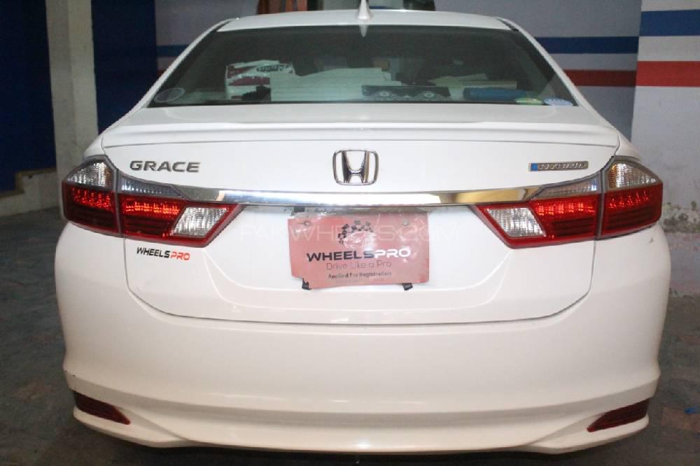 Honda Grace Hybrid 2015 for Sale in Peshawar Honda Grace Hybrid 2015 for Sale in Peshawar Image-3