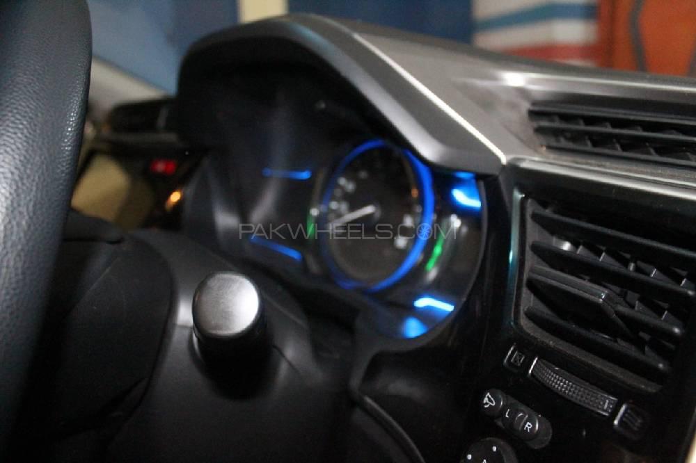 Honda Grace Hybrid 2015 for Sale in Peshawar Honda Grace Hybrid 2015 for Sale in Peshawar Image-10