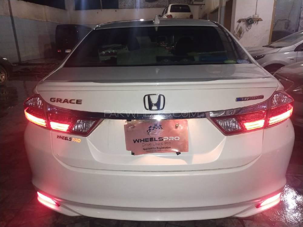 Honda Grace Hybrid 2015 for Sale in Peshawar Honda Grace Hybrid 2015 for Sale in Peshawar Image-19