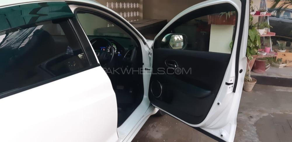Honda Vezel 2015 for Sale in Multan Honda Vezel 2015 for Sale in Multan Image-11