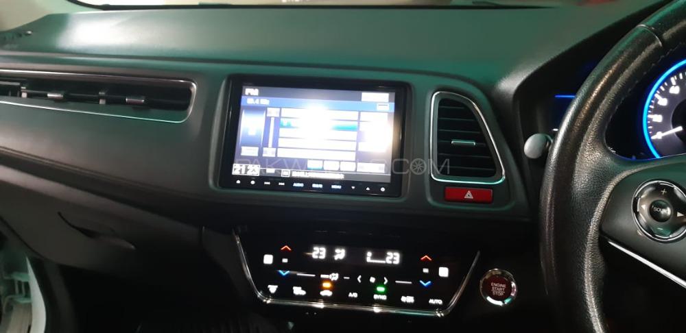 Honda Vezel 2015 for Sale in Multan Honda Vezel 2015 for Sale in Multan Image-12