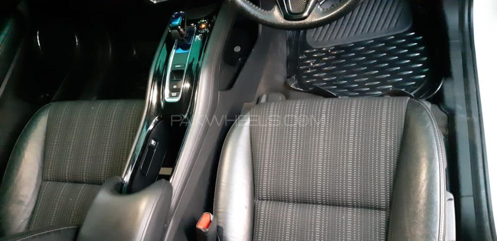 Honda Vezel 2015 for Sale in Multan Honda Vezel 2015 for Sale in Multan Image-17