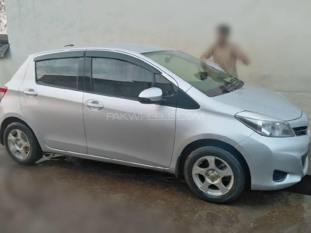 Toyota Vitz 2013 for Sale in Mandi bahauddin Image-1
