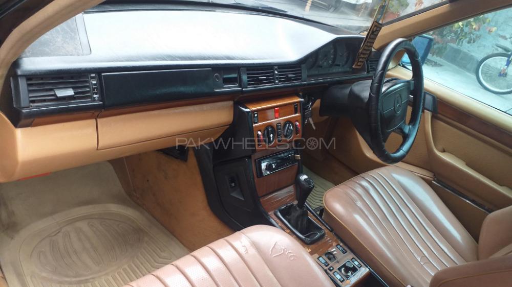 Mercedes Benz E Class 1993 for Sale in Peshawar Mercedes Benz E Class 1993 for Sale in Peshawar Image-8