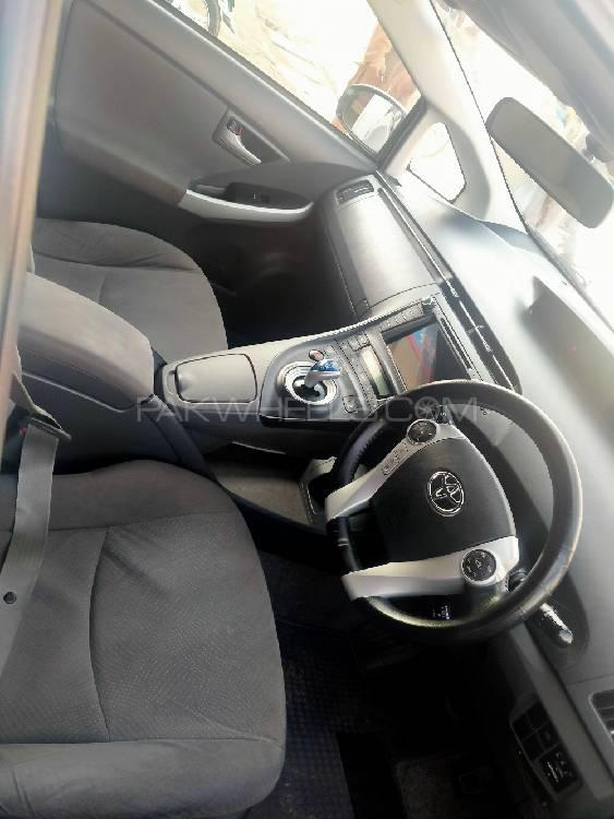 Toyota Prius 2010 for Sale in Jhelum Toyota Prius 2010 for Sale in Jhelum Image-7