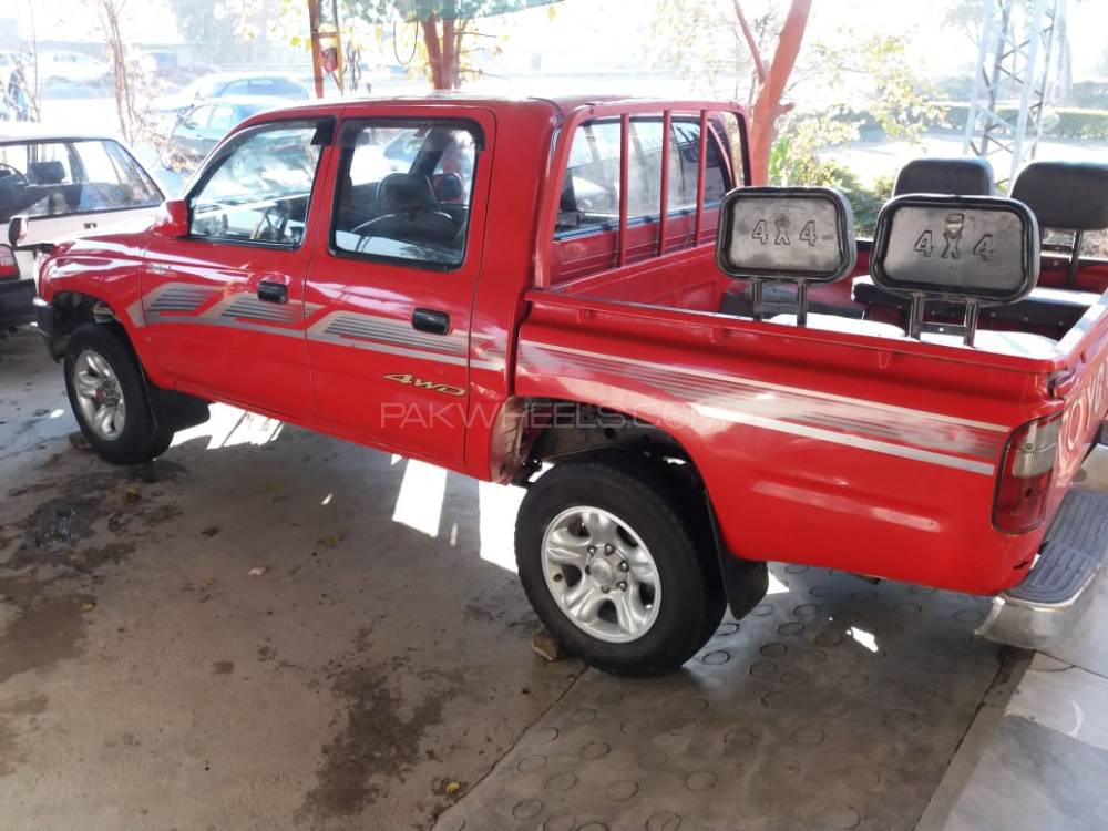 Toyota Hilux 2000 for Sale in Nowshera cantt Image-1