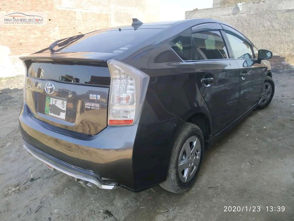 Toyota Prius 2011 for Sale in Lahore Toyota Prius 2011 for Sale in Lahore Image-4
