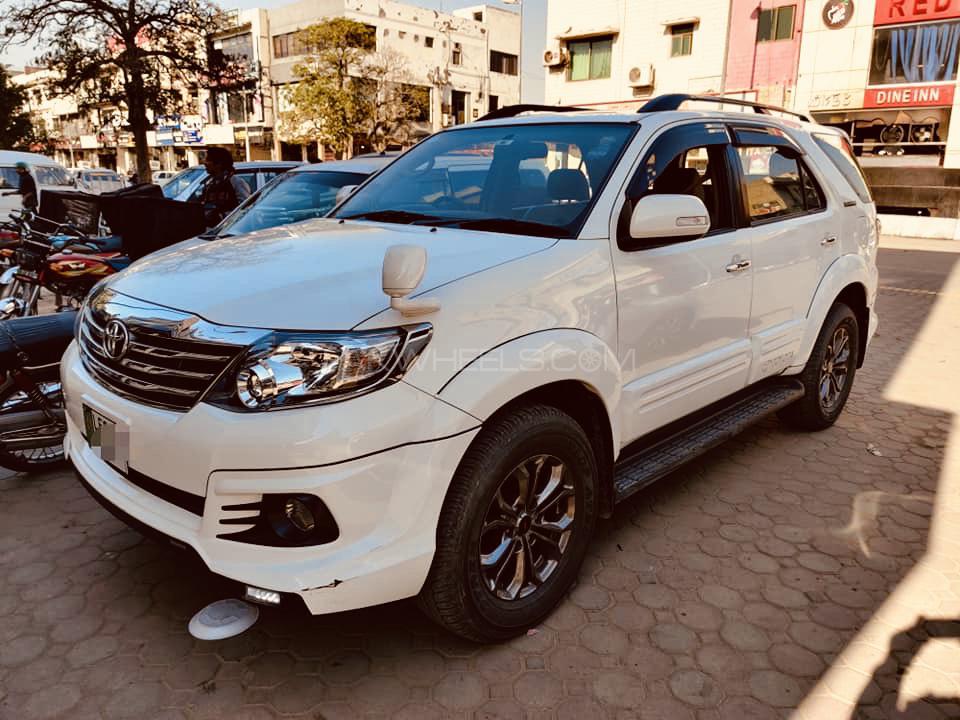 Toyota Fortuner 2016 for Sale in Lahore Image-1