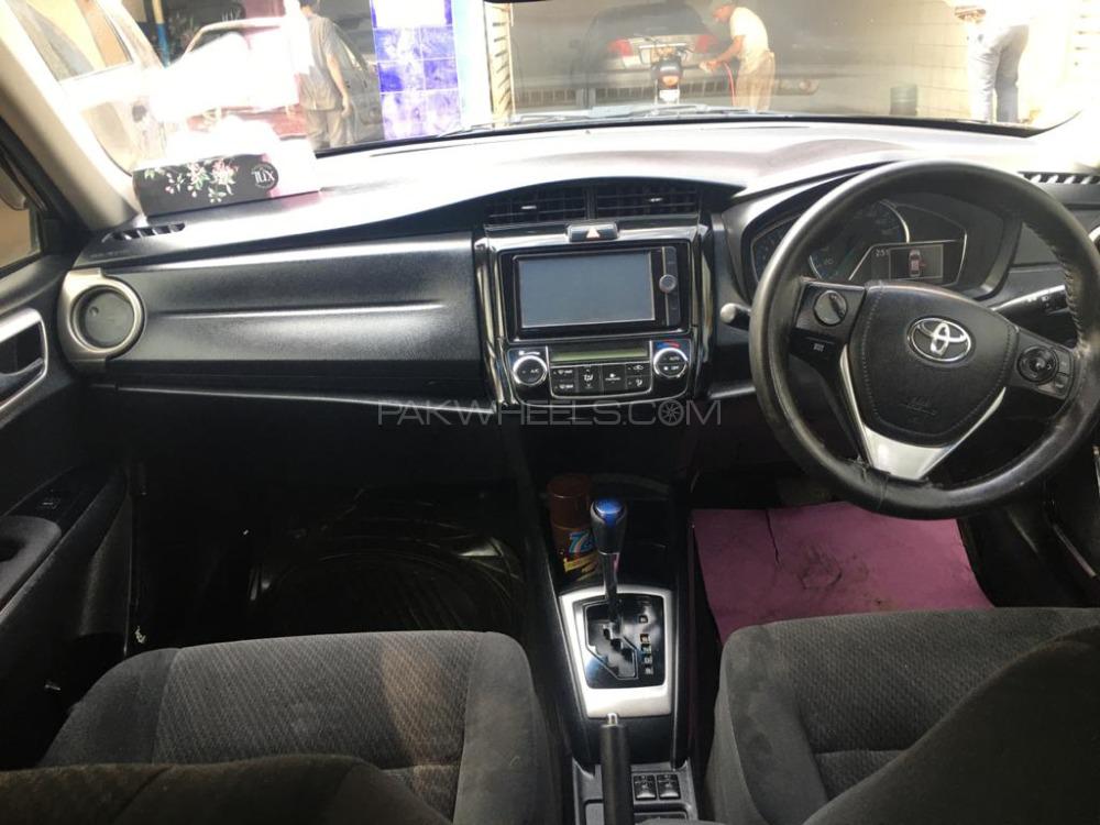 Toyota Corolla Axio 2013 for Sale in Karachi Image-1