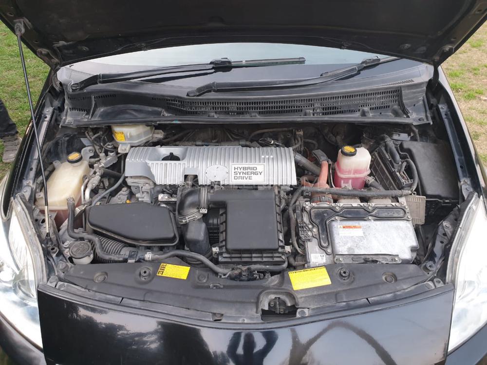 Toyota Prius 2015 for Sale in Lahore Toyota Prius 2015 for Sale in Lahore Image-10