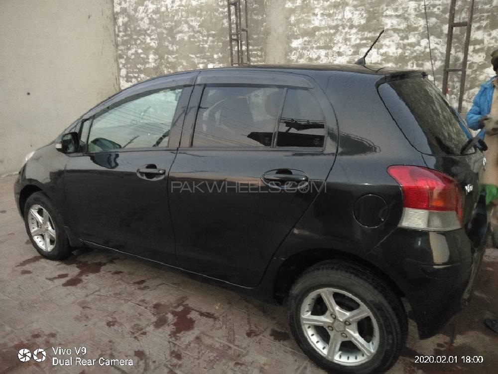 Toyota Vitz 2012 for Sale in Khanewal Image-1