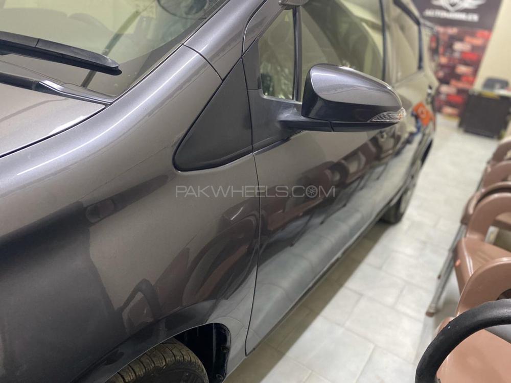 Toyota Vitz 2014 for Sale in Karachi Toyota Vitz 2014 for Sale in Karachi Image-5