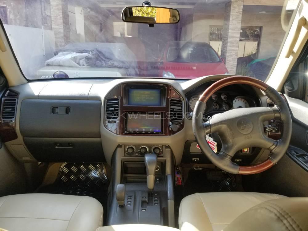 Mitsubishi Pajero 2004 for Sale in Lahore Mitsubishi Pajero 2004 for Sale in Lahore Image-8