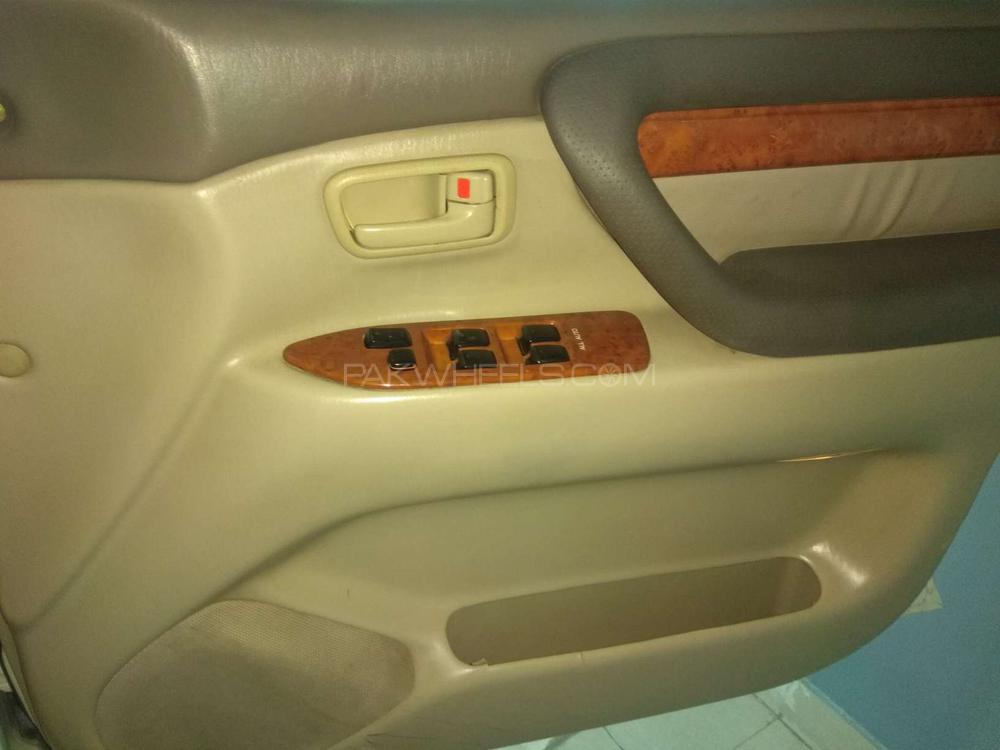 Toyota Land Cruiser 2003 for Sale in Karachi Toyota Land Cruiser 2003 for Sale in Karachi Image-11