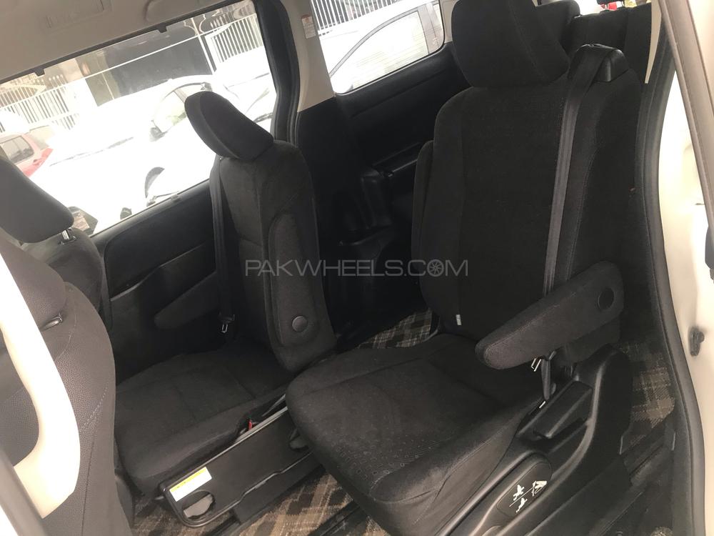 Toyota Voxy 2014 for Sale in Gujranwala Toyota Voxy 2014 for Sale in Gujranwala Image-10