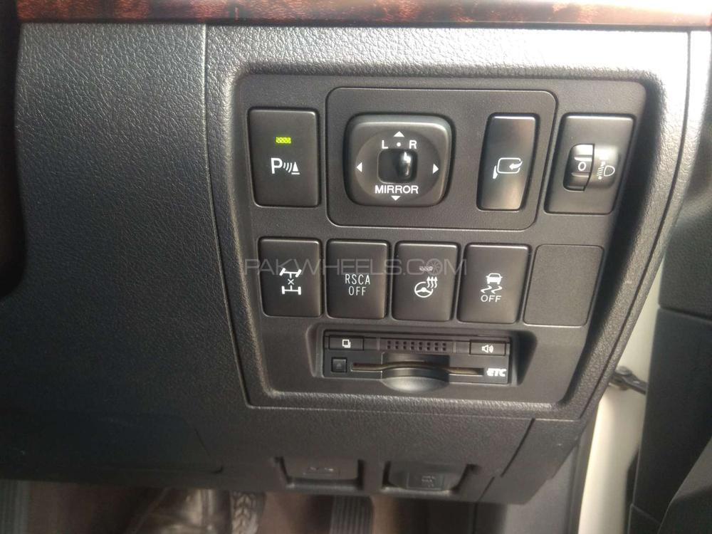 Toyota Land Cruiser 2012 for Sale in Karachi Toyota Land Cruiser 2012 for Sale in Karachi Image-9