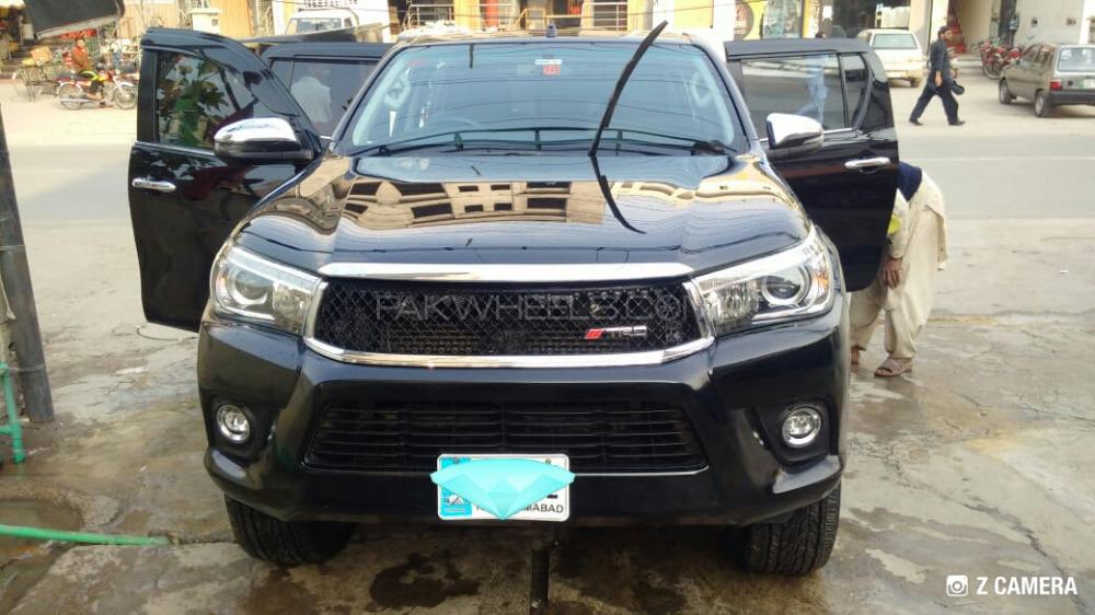 Toyota Hilux 2018 for Sale in Lahore Toyota Hilux 2018 for Sale in Lahore Image-6