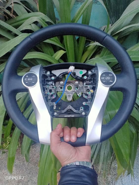 Aqua multimedia leather steering Image-1